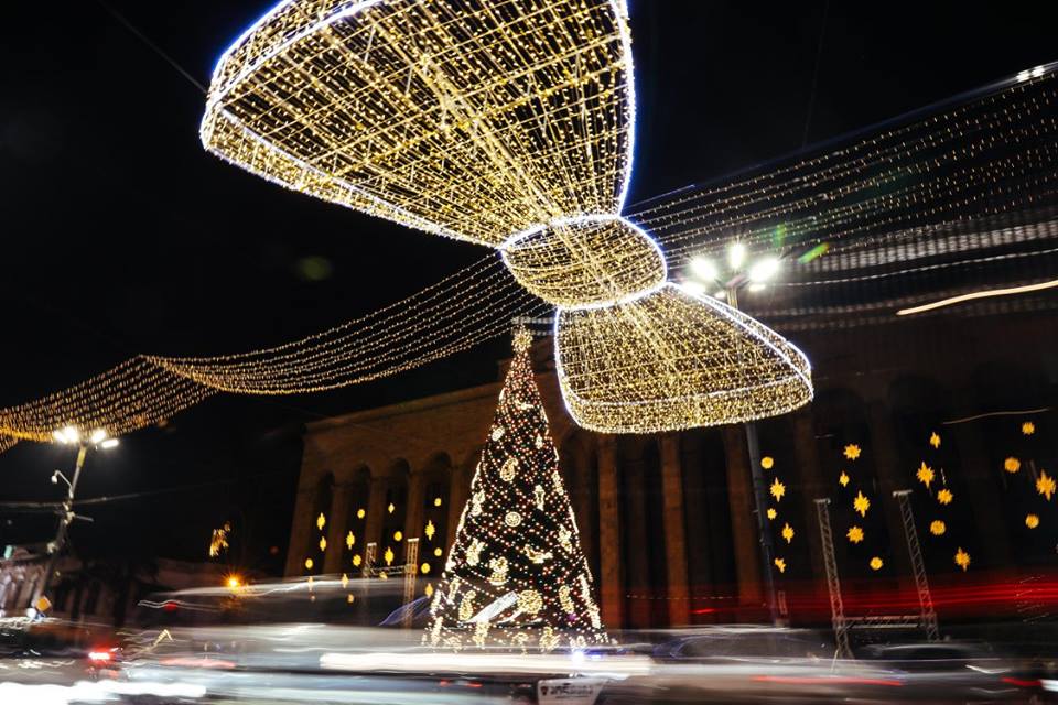 Georgia’s main Christmas tree has been festively lit up in Tbilisi geotv.ge